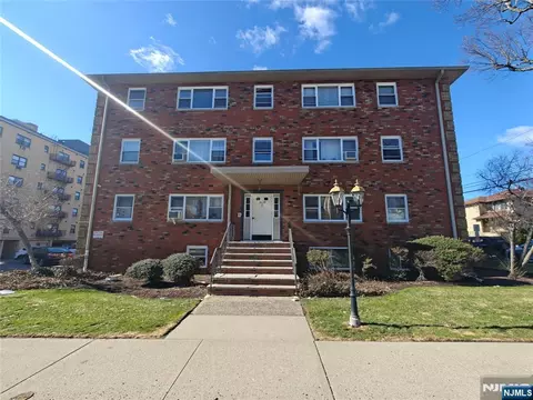 2430 8th St #6D, Fort Lee, NJ 07024