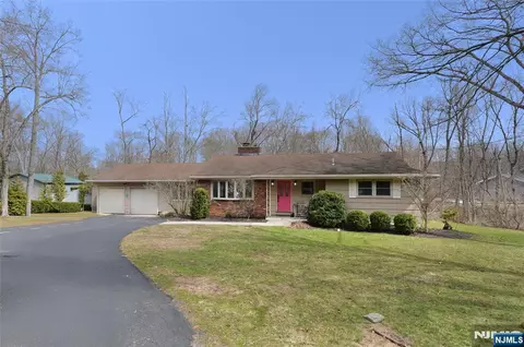 857 Darlington Ave, Mahwah, NJ 07430