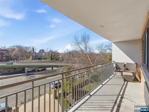 60 Parkway Dr #4G, East Orange, NJ 07017