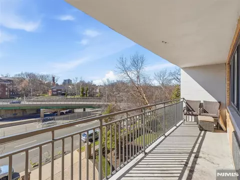60 Parkway Dr #4G, East Orange, NJ 07017