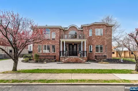 10 Fox Ter, Cliffside Park, NJ 07010