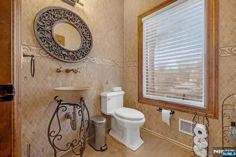 Bath - 10 Fox Ter, Cliffside Park, NJ 07010 photo 2 of 8