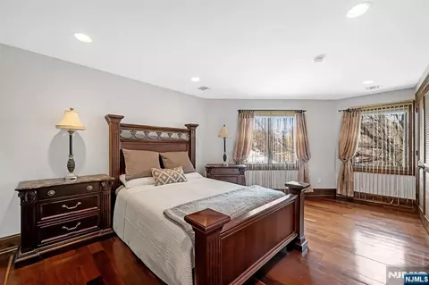 Bedroom - 10 Fox Ter, Cliffside Park, NJ 07010 photo 7 of 9
