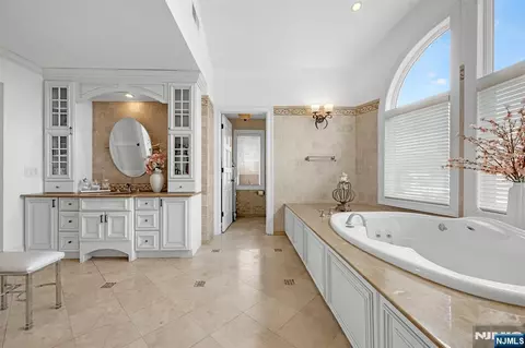 Bath - 10 Fox Ter, Cliffside Park, NJ 07010 photo 5 of 8