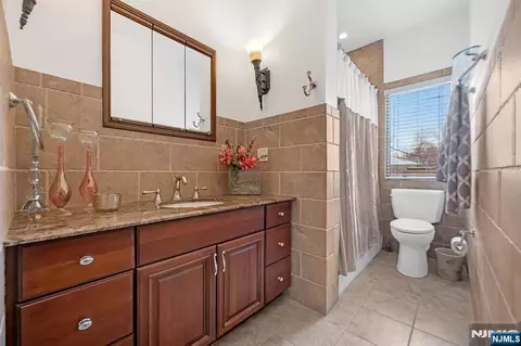 Bath - 10 Fox Ter, Cliffside Park, NJ 07010 photo 1 of 8