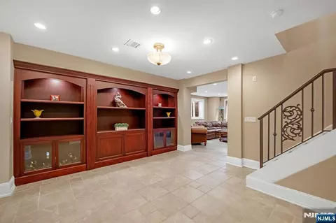 Entry Way - 10 Fox Ter, Cliffside Park, NJ 07010 photo 7 of 7
