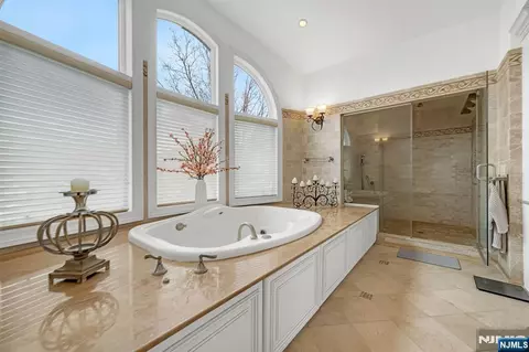 Bath - 10 Fox Ter, Cliffside Park, NJ 07010 photo 4 of 8