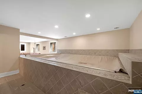 Exterior - 10 Fox Ter, Cliffside Park, NJ 07010 photo 3 of 4