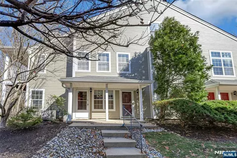 1192 Richmond Rd, Mahwah, NJ 07430