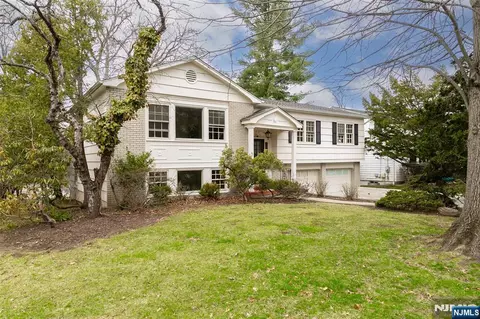 25 Devonshire Ter, West Orange, NJ 07052