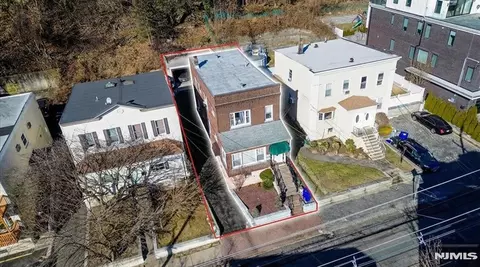 436 Undercliff Ave, Edgewater, NJ 07020
