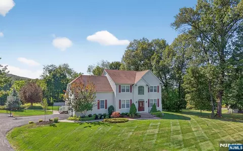 30 Somerset Ln, Warwick, NY 10990
