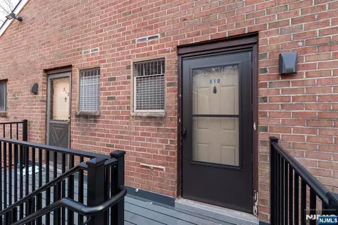 423 Meadow Woods Ln #310, Lawrence, NJ 08648