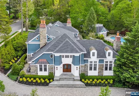 97 Heights Rd, Ridgewood, NJ 07450