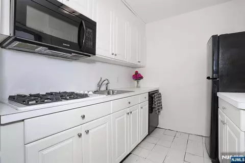 Kitchen - 280 Prospect #6J, Hackensack, NJ 07601 photo 3 of 8
