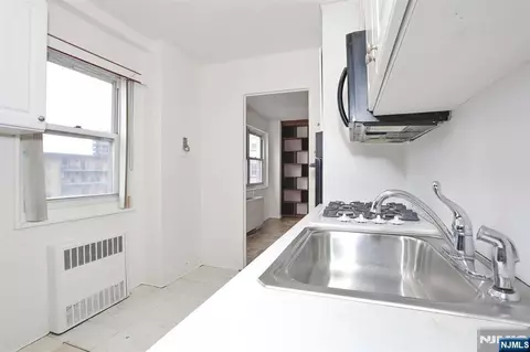 Kitchen - 280 Prospect #6J, Hackensack, NJ 07601 photo 5 of 8