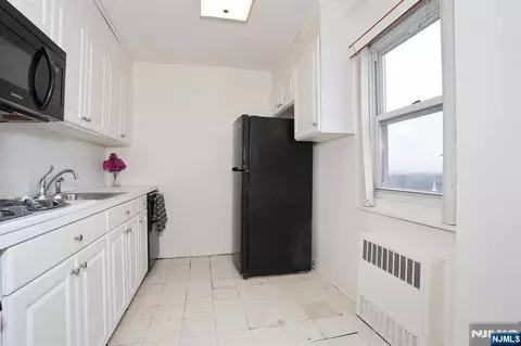 Kitchen - 280 Prospect #6J, Hackensack, NJ 07601 photo 2 of 8