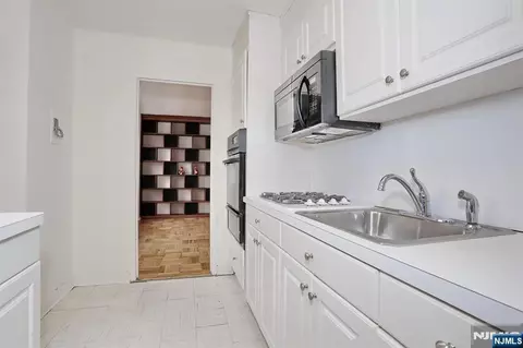 Kitchen - 280 Prospect #6J, Hackensack, NJ 07601 photo 4 of 8