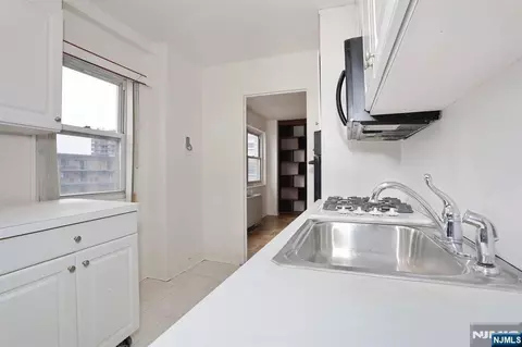 Kitchen - 280 Prospect #6J, Hackensack, NJ 07601 photo 6 of 8