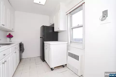 Kitchen - 280 Prospect #6J, Hackensack, NJ 07601 photo 1 of 8