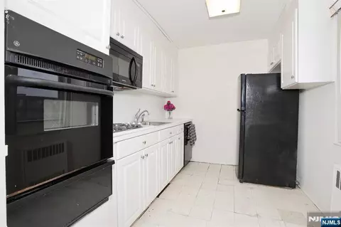 Kitchen - 280 Prospect #6J, Hackensack, NJ 07601 photo 7 of 8
