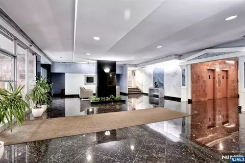 Entry Way - 280 Prospect #6J, Hackensack, NJ 07601 photo 3 of 6