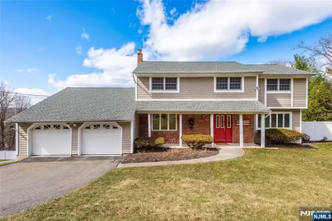 9 Mcatee Ln, Wanaque, NJ 07465