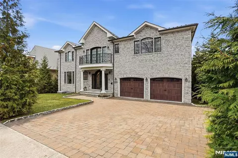 405 Liberty Rd, Englewood, NJ 07631