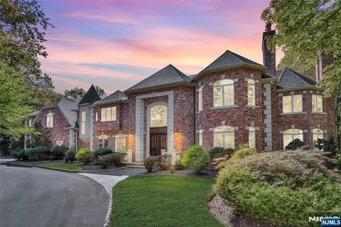 14 Werimus Brook Rd, Saddle River, NJ 07458