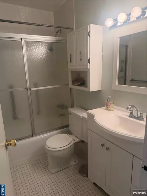 Bath - 280 Prospect Ave #5D, Hackensack, NJ 07601 photo 1 of 2