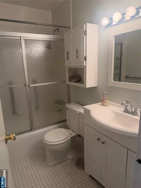 Bath - 280 Prospect Ave #5D, Hackensack, NJ 07601 photo 1 of 1
