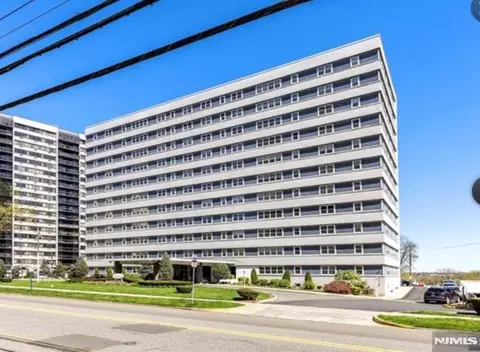 280 Prospect Ave #5D, Hackensack, NJ 07601