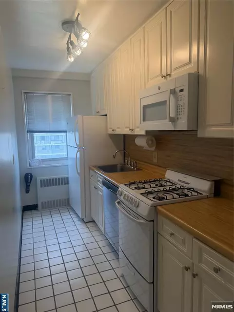 Kitchen - 280 Prospect Ave #5D, Hackensack, NJ 07601 photo 1 of 2