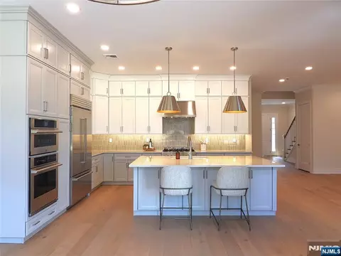 8 Royal Birkdale Ln, River Vale, NJ 07675