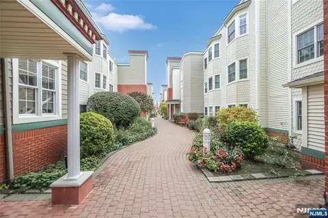 337 The Promenade #337, Edgewater, NJ 07020