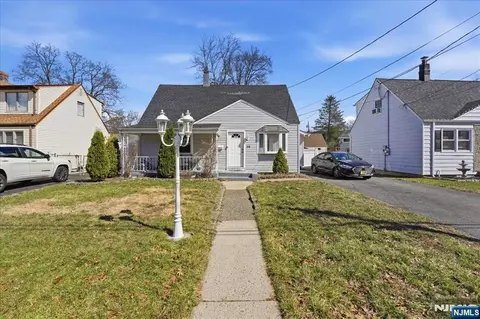 30 Decker Rd, Haskell, NJ 07420 photo 1
