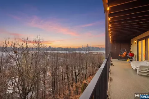 300 Gorge Rd #75, Cliffside Park, NJ 07010