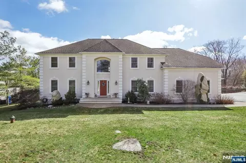 49 Boonton Ave, Kinnelon, NJ 07405