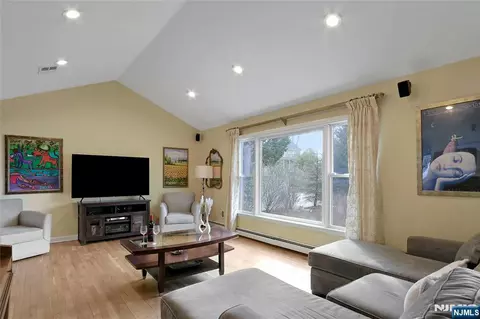 364 Piermont Ave, Hillsdale, NJ 07642