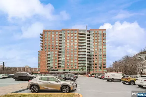 612 Hudson Park #612, Edgewater, NJ 07020