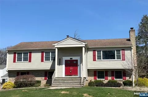 850 Ridgewood Ave, Oradell, NJ 07649