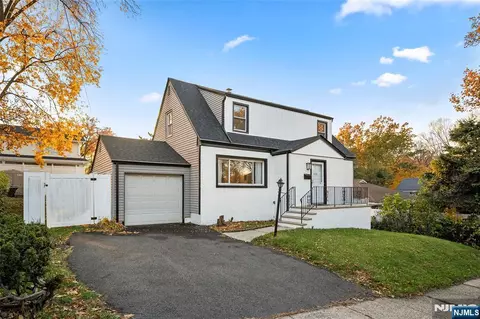 636 Elm Ave, Ridgefield, NJ 07657