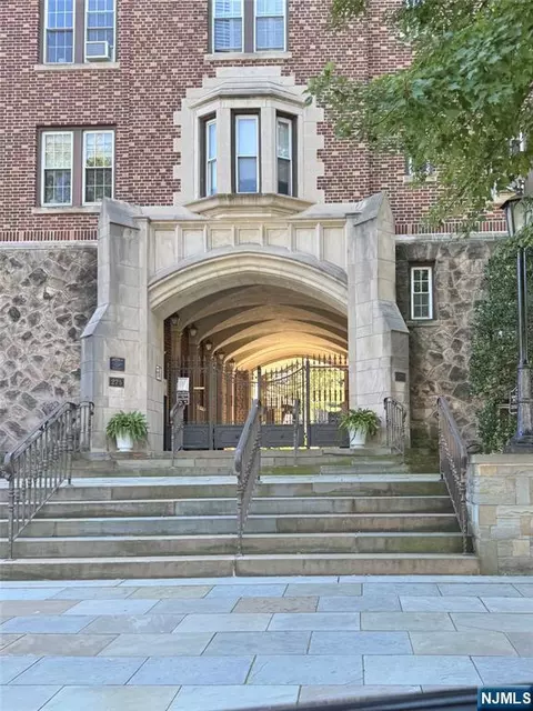 275 Engle St #P4, Englewood, NJ 07631