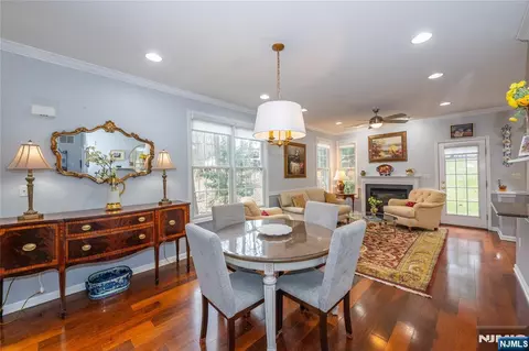 1 Ashley Ct #701, Hawthorne, NJ 07506