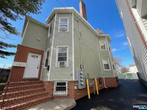 237-239 6th Ave, Newark, NJ 07107