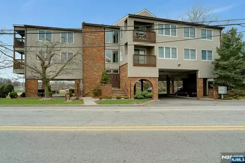 779 Riverside Ave #104, Lyndhurst, NJ 07071