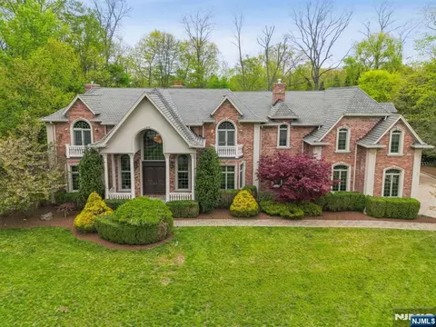 35 Echo Ridge Rd, Saddle River, NJ 07458