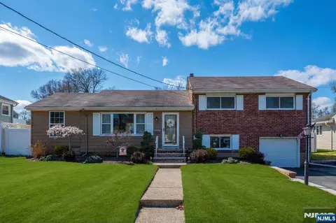 54 Harrison St, Dumont, NJ 07628