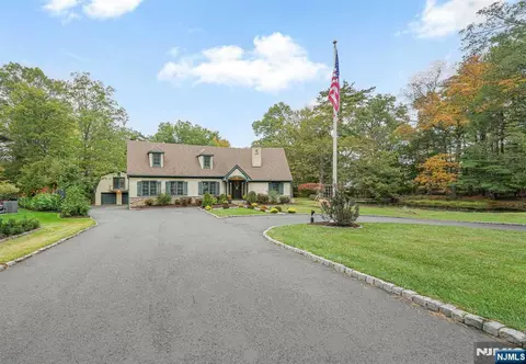 14 Weinmanns Blvd, Wayne, NJ 07470