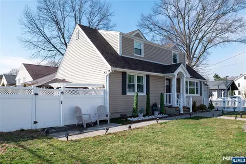 170 Tenafly Rd, Englewood, NJ 07631